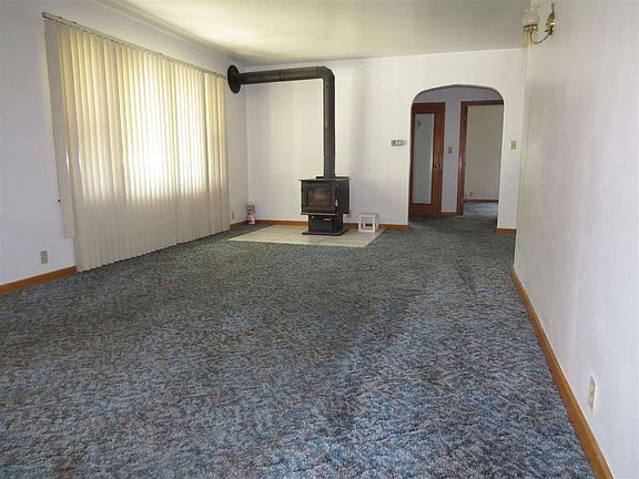3rd image of 703 D Ave
