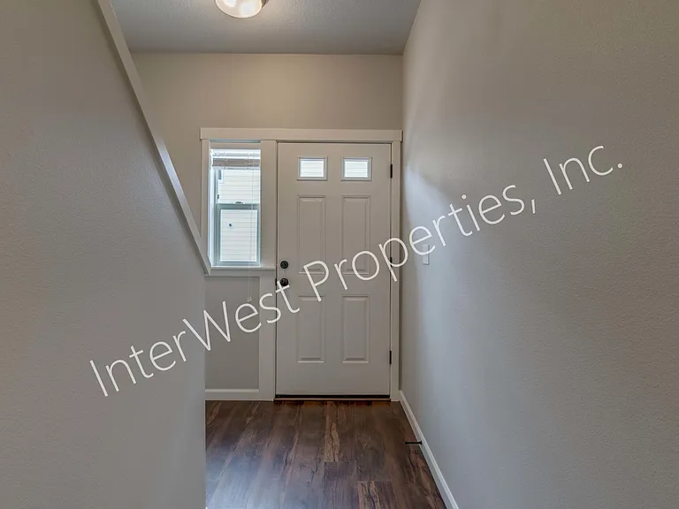10316 NE 61st Cir — Photo 2