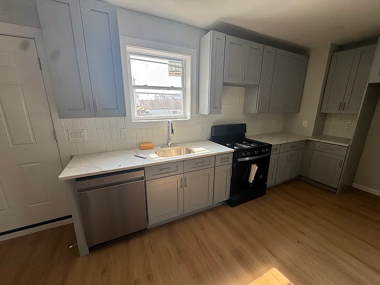 160 Pacific St #2 — Photo 10