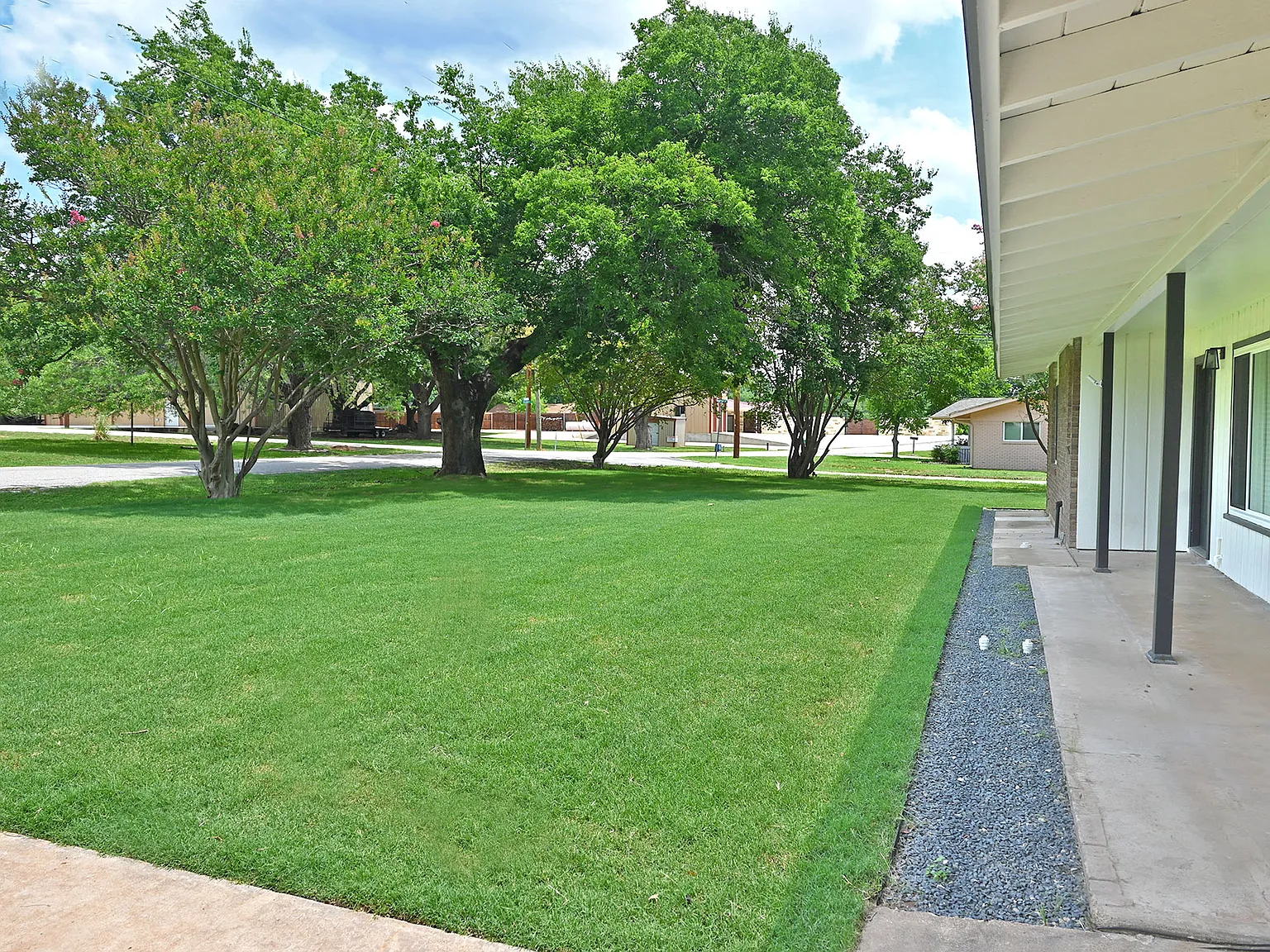 3 bed, 1480 sqft, $2,000 — Photo 3