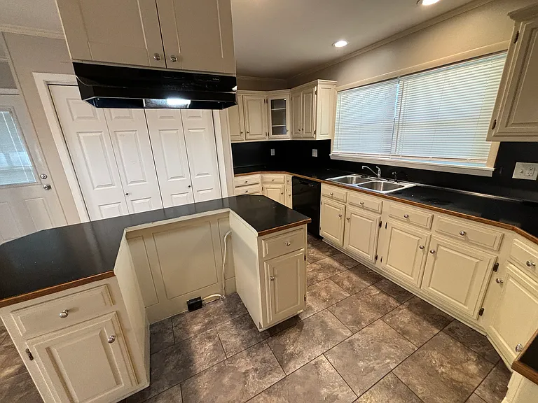 1405 Stone St — Photo 13
