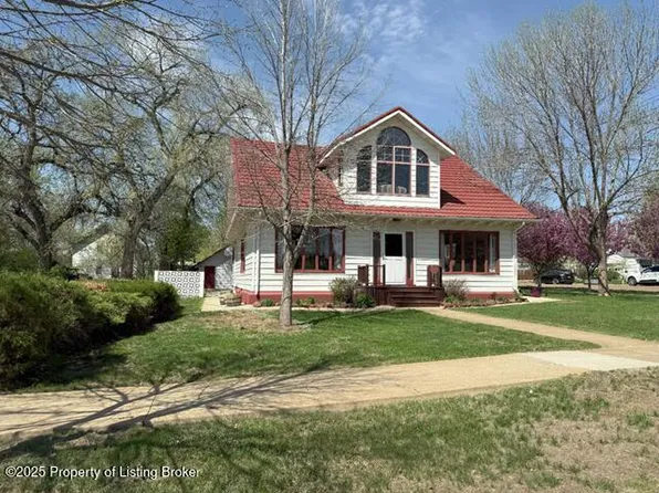 301 9th St S, Hettinger, ND 58639