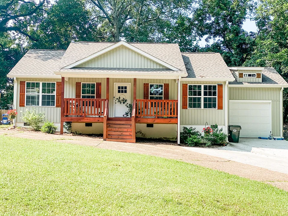 1105 Ridgeleigh Cir