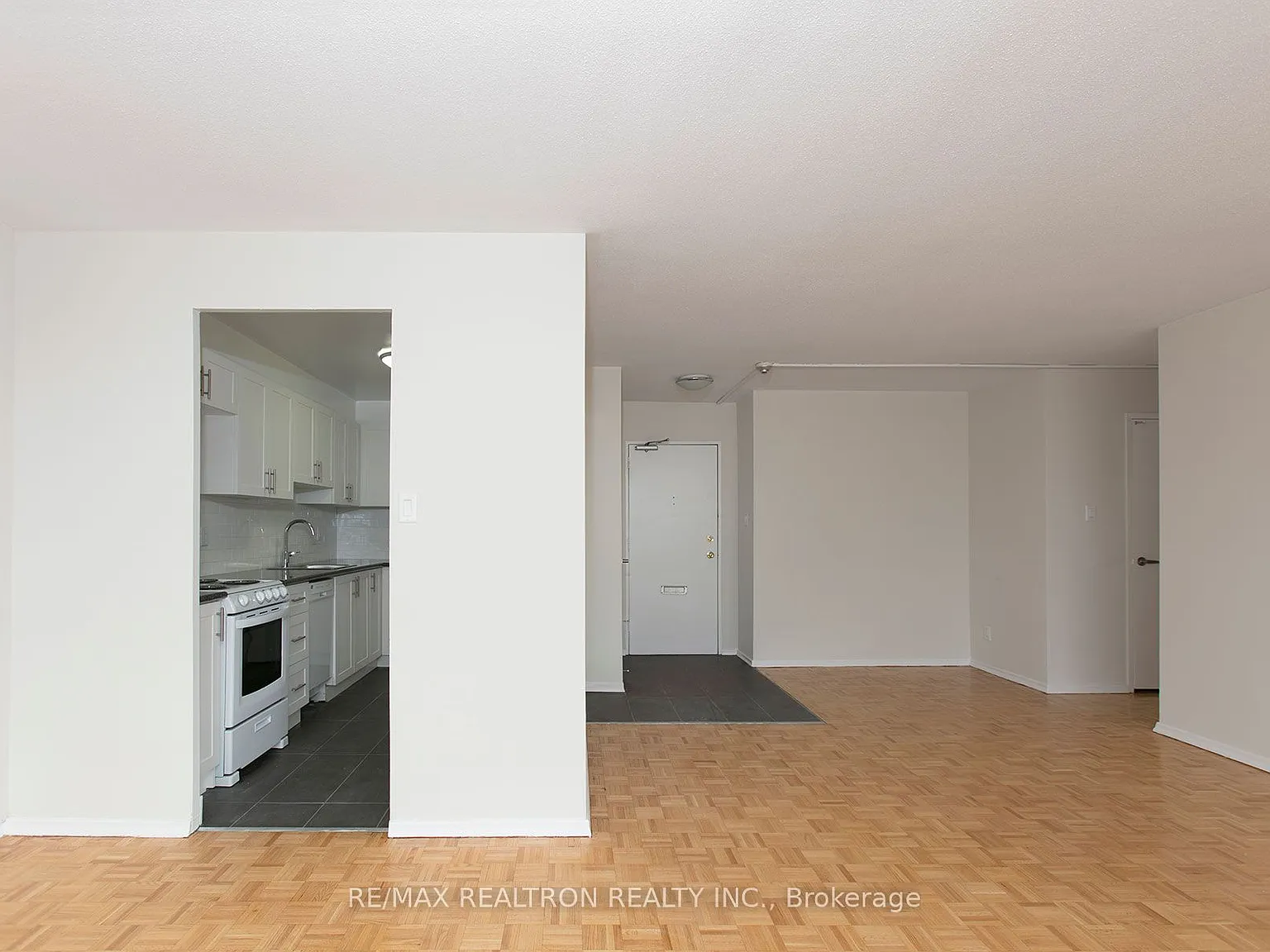 3 bed, $3,395 — Photo 2