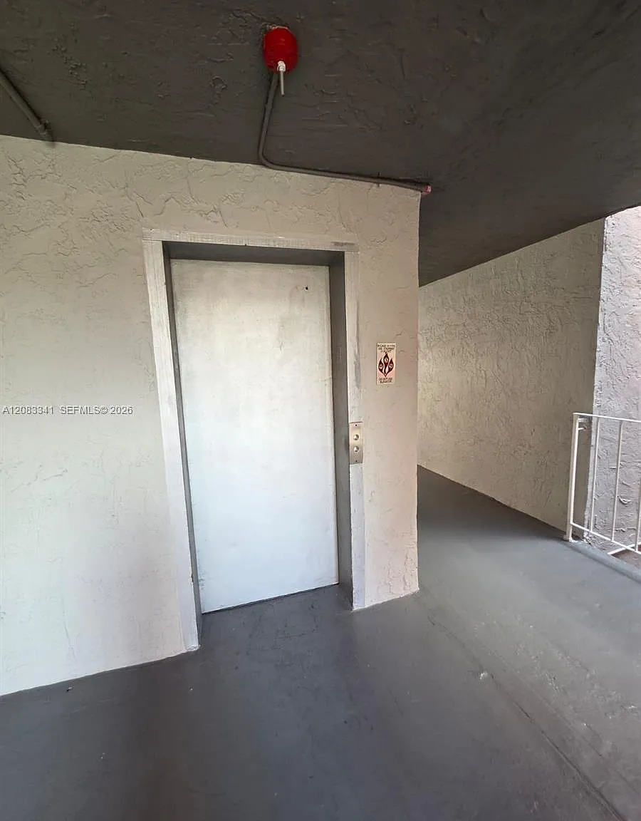 1750 W 46th St — Photo 2