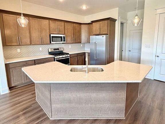 4th image of 4867 Chatelet Dr