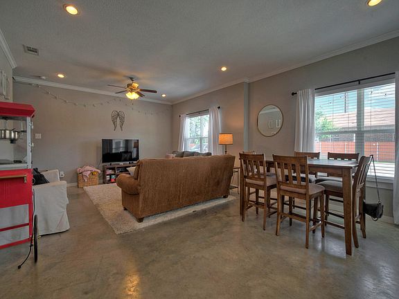 5th image of 1025 La Salle Ave