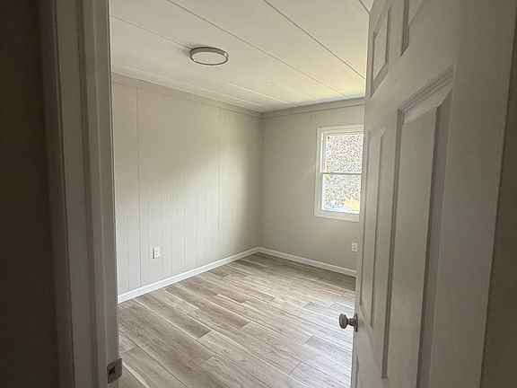 3rd image of 110 Georgetown Ln #110