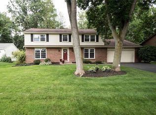 92 Crossroads Ln, Rochester, NY 14612