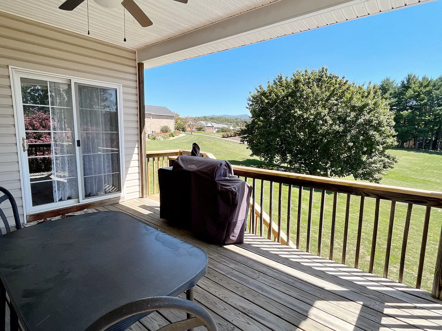 3 bed, 1600 sqft, $2,200 — Photo 2