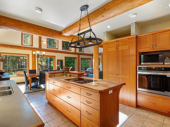 4th image of 900 Spider Lake Rd