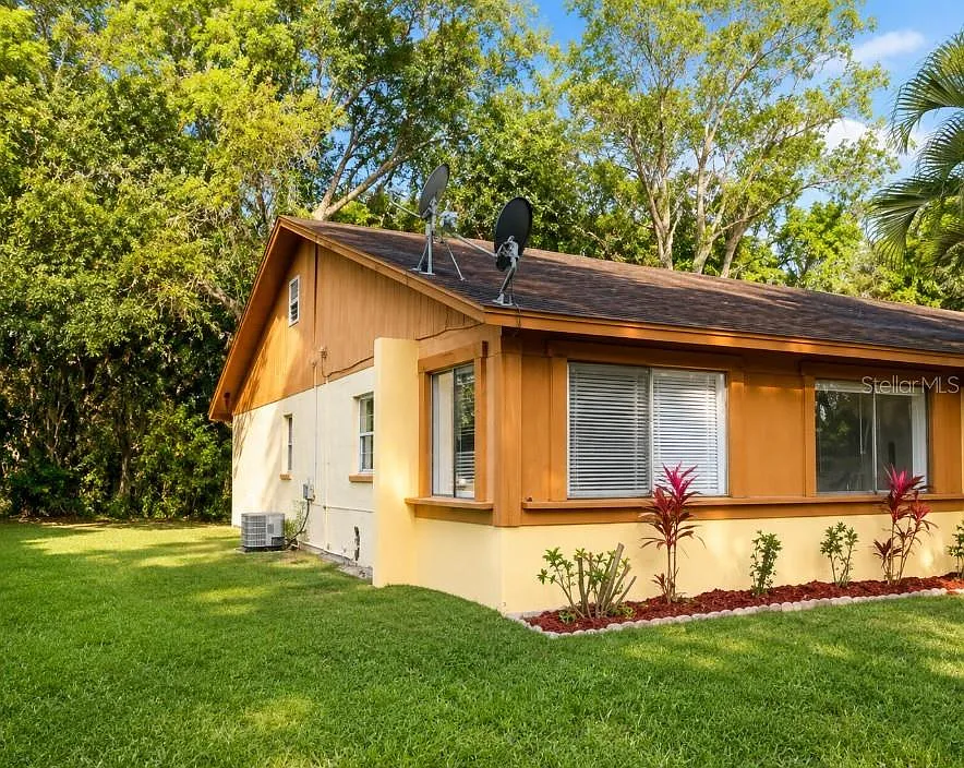 1152 Old South Dr