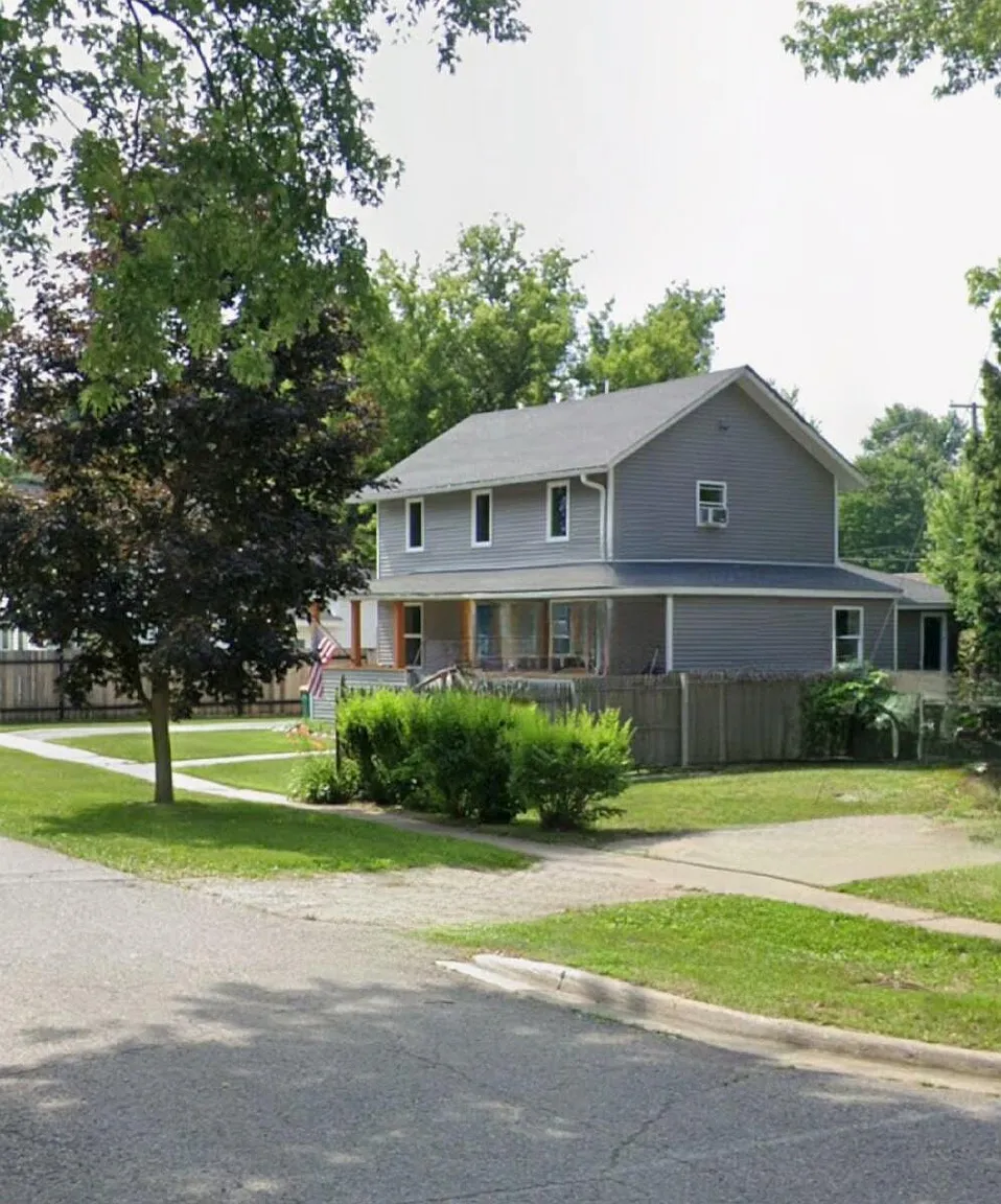 4435 Central St photo 1