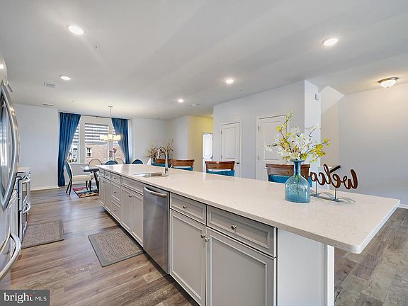 4th image of 9741 Tealbriar Dr #250