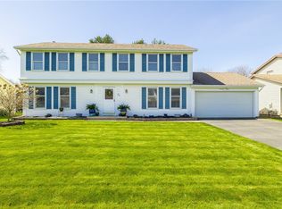 73 Roxwood Dr, Rochester, NY 14612