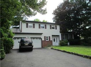 4 Canary Dr, Edison, NJ