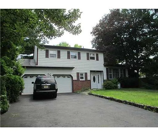 4 Canary Dr photo 1