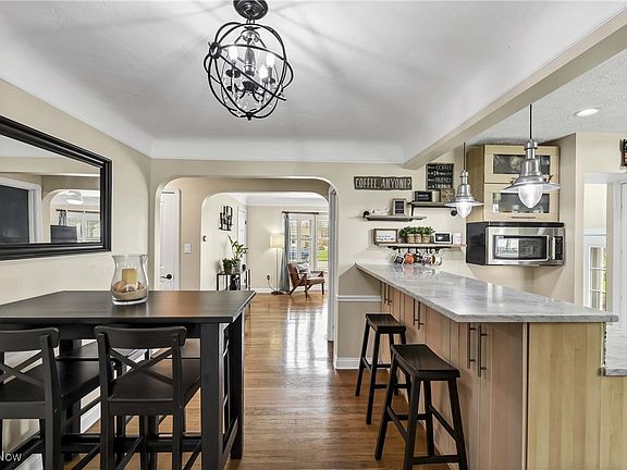 4th image of 21364 Cromwell Ave
