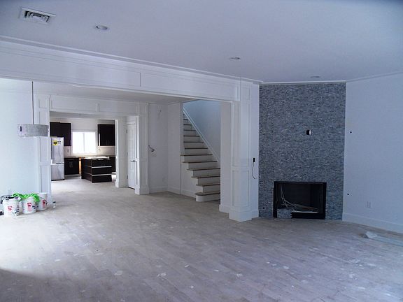 4th image of 2202 Linwood Ave #1