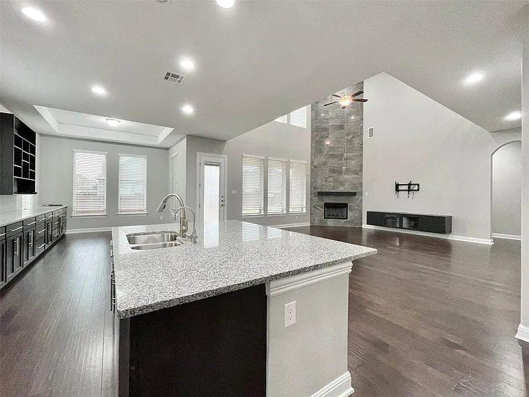 3809 Mineral Dr — Photo 6