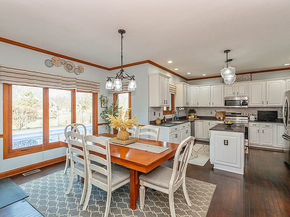 4th image of 6890 Windrider Ct