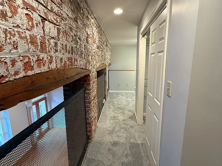 325 W 5th St #5 — Photo 12