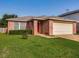 8716 Hunters Creek Dr, Fort Worth, TX 76123