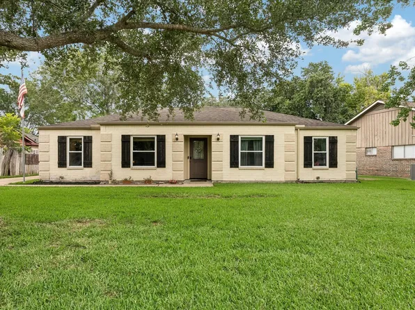 15811 Wandering Trl, Friendswood, TX 77546