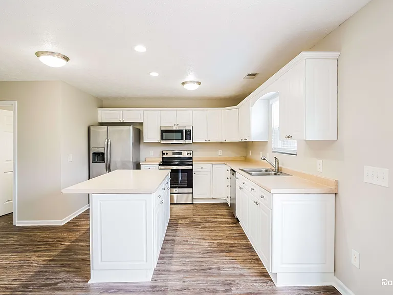 110 Star Pl — Photo 2