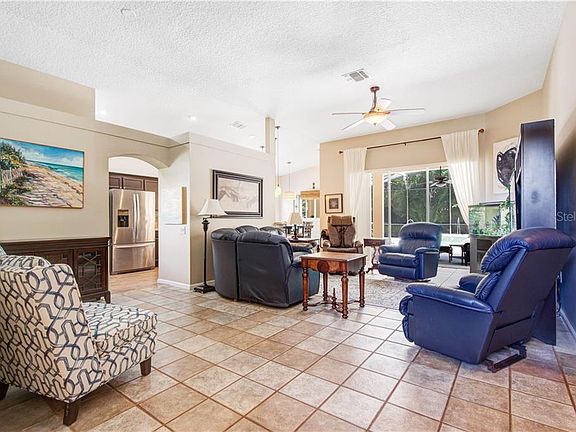 3rd image of 3096 Eglington Dr