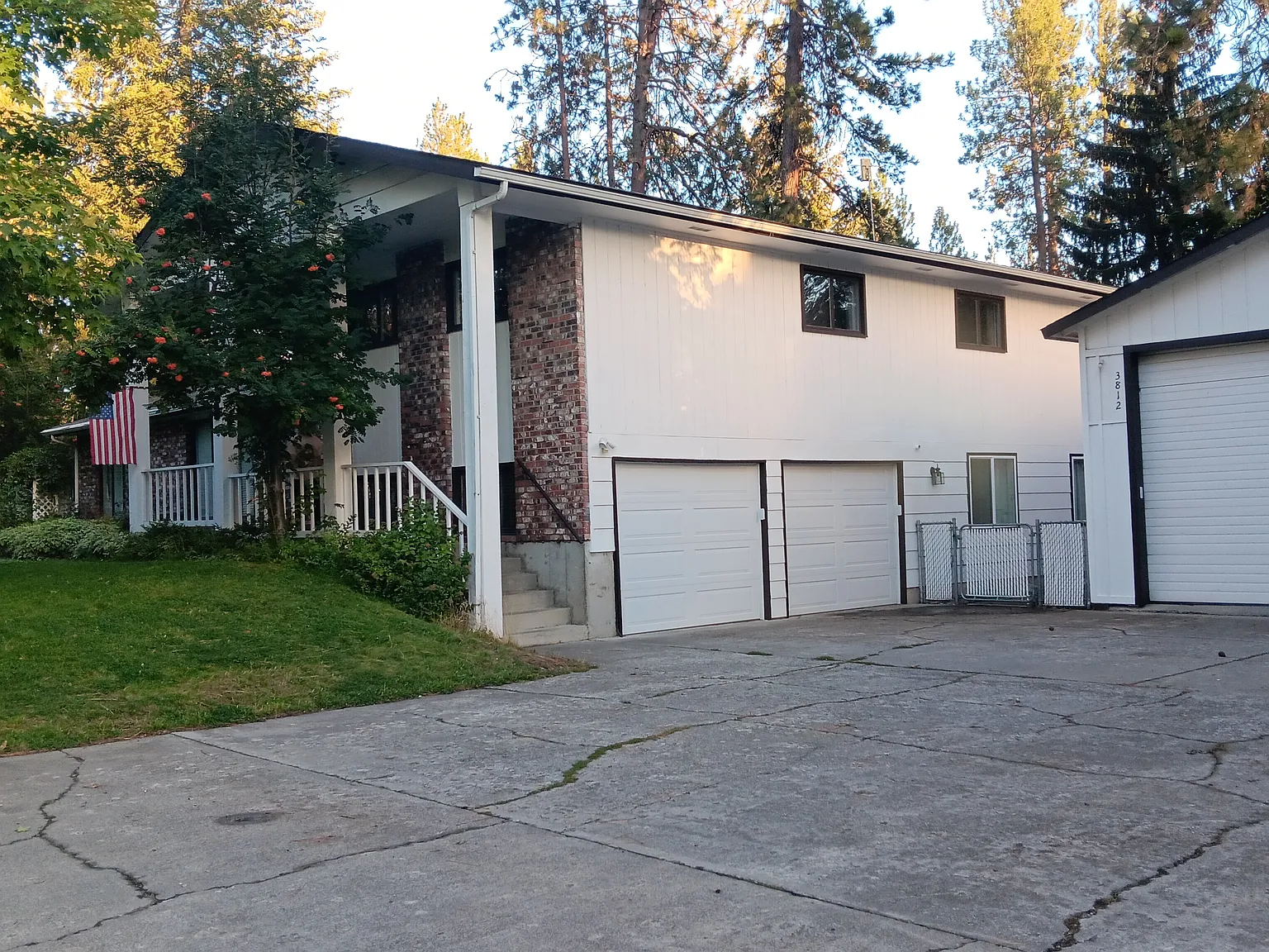 4 bed, 2.5 bath, 3000 sqft, $2,800 — Photo 3