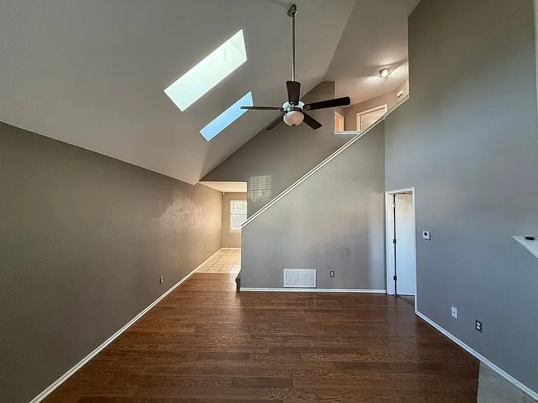 1404 SW 22nd St — Photo 4
