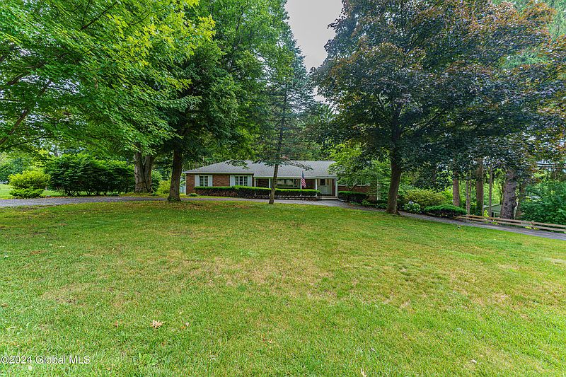 2nd image of 2489 Hilltop Road