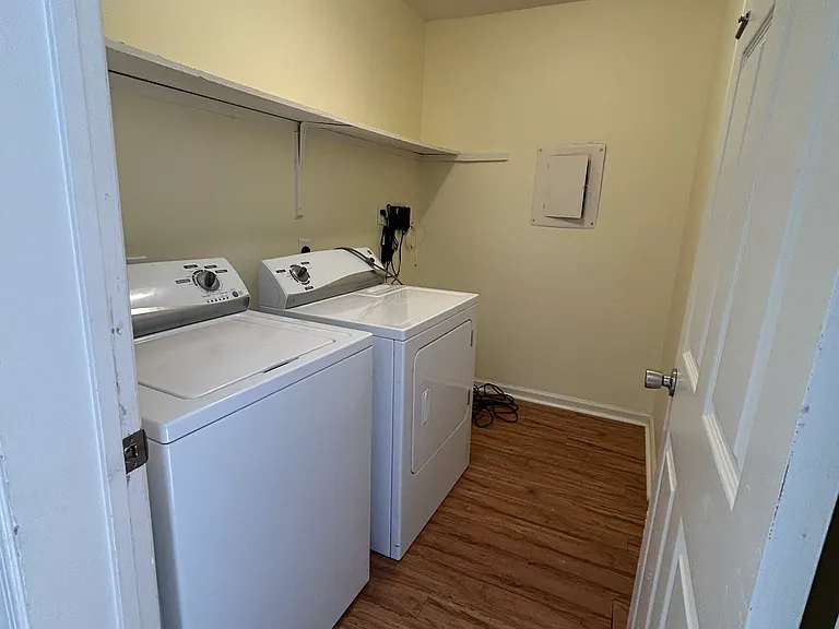 717 Westminster Ln — Photo 30
