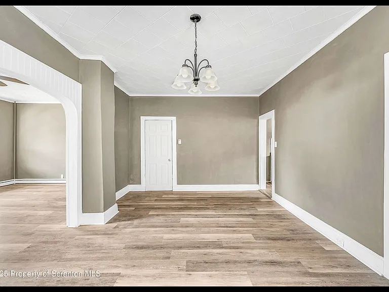 1061 Carmalt St — Photo 11
