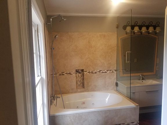 5th image of 5027 N T St