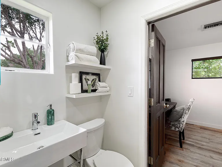 1708 E Montebello Ave — Photo 21