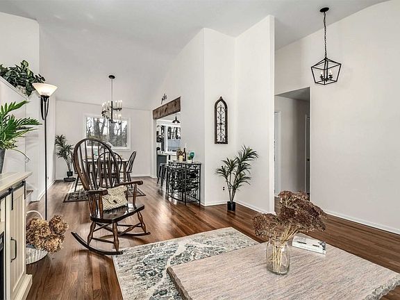 3rd image of 71 Cornehlsen Dr