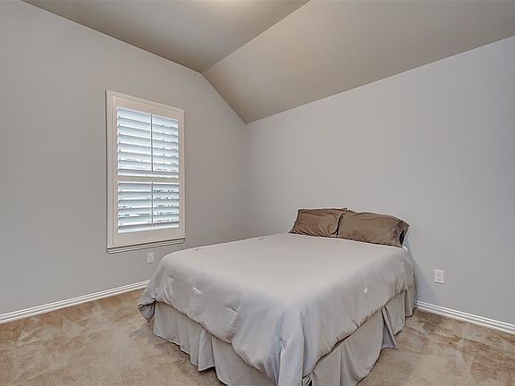4th image of 21115 Normandy Glen St