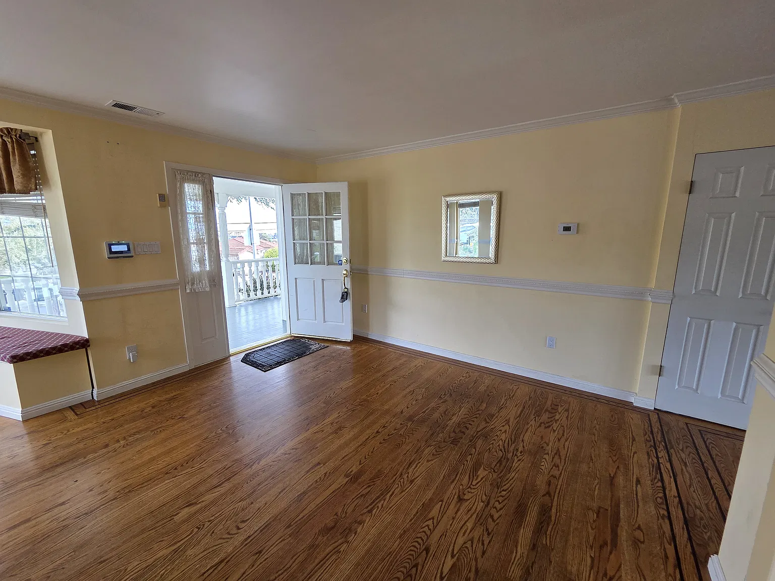 4 bed, 2209 sqft, $6,200 — Photo 2