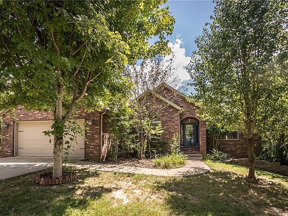 2nd image of 9 Hampton Ln