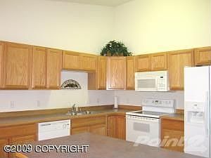 Open Kitchen, Large Storage Island