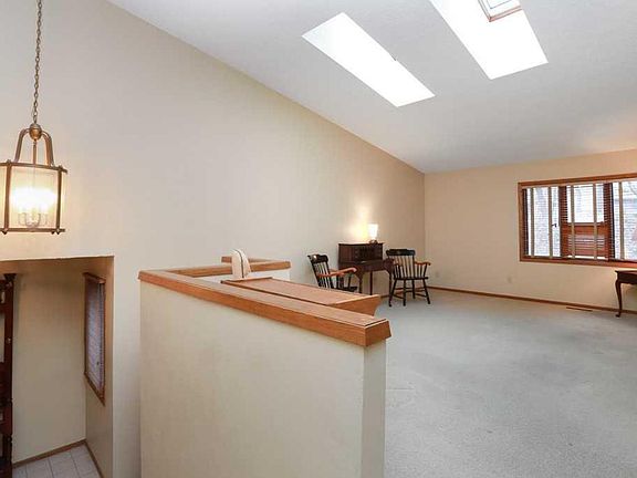 3rd image of 70 Garden Dr