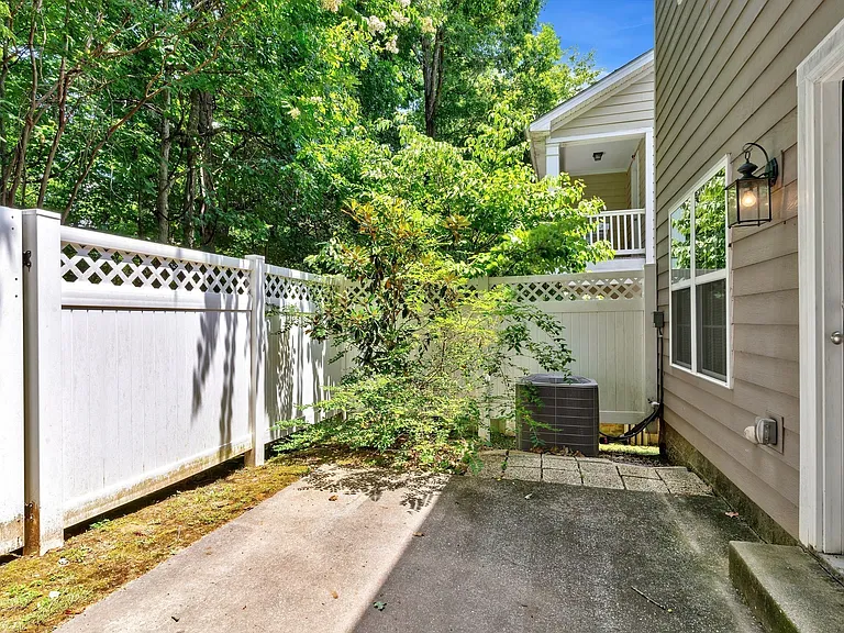 3724 Shane Point Pl — Photo 23