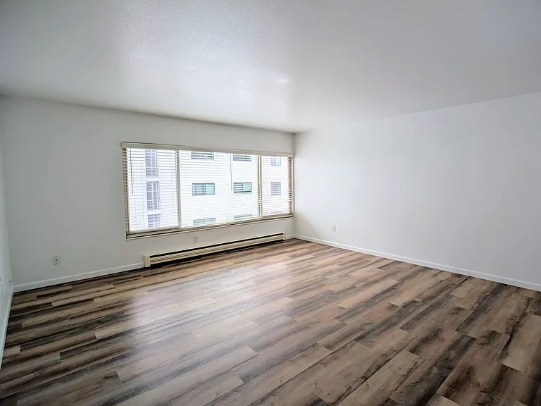 Tiki Apartments — Photo 21