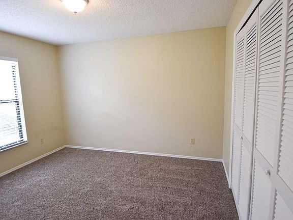 5th image of 242 Lakebreeze Cir #8