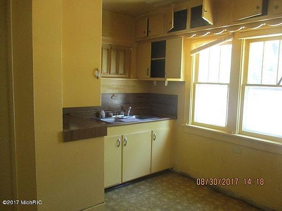 4th image of 1518 Francis Ave