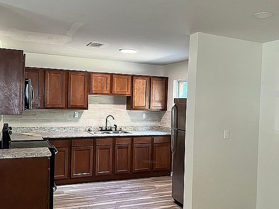 3rd image of 8543 Oak Leaf Rd