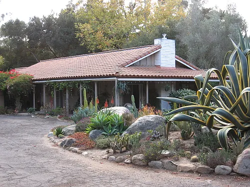 2735 Las Encinas Rd Photo 1