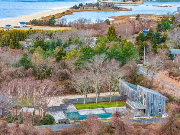 126 S Midway Rd, Shelter Island, NY 11964